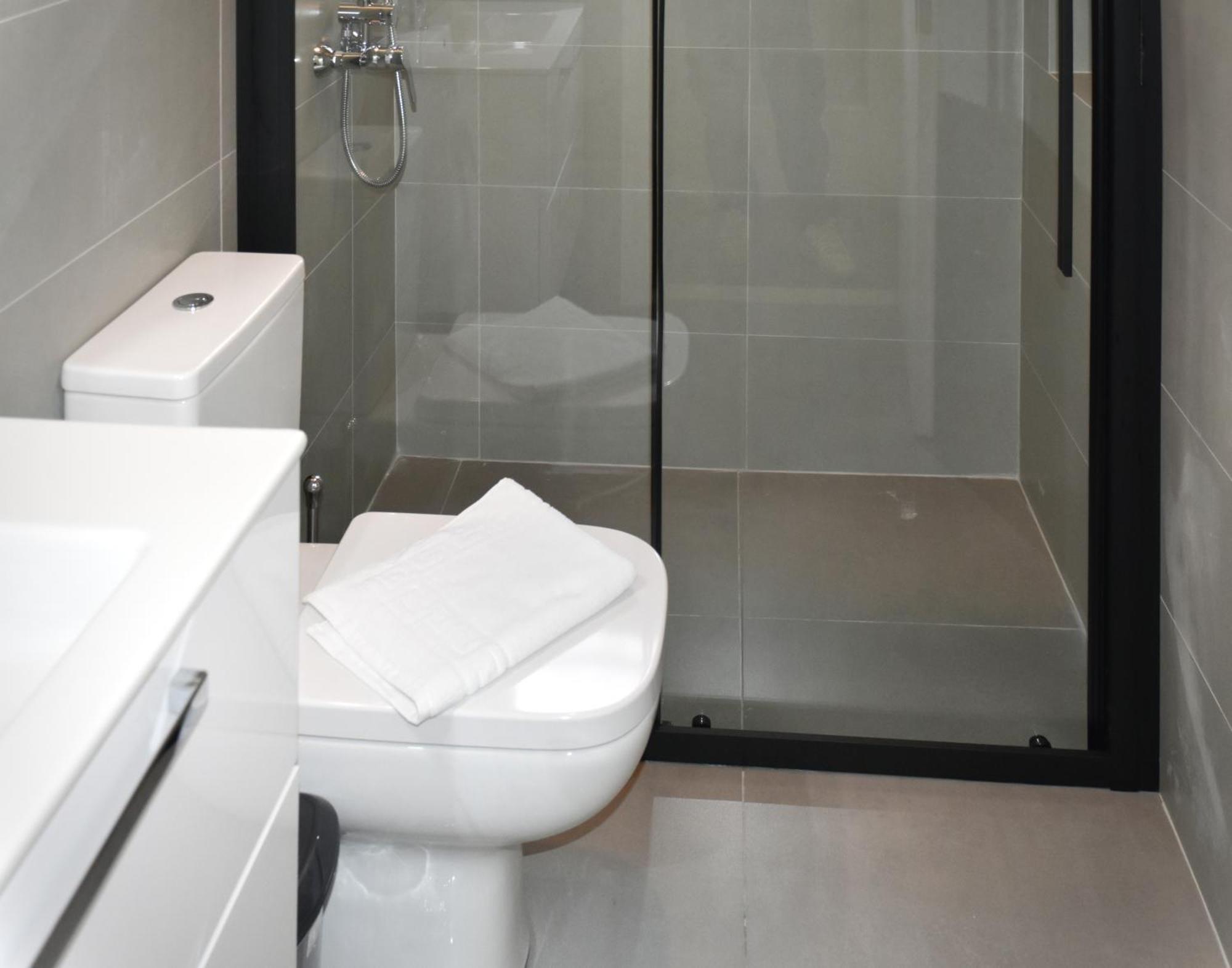 Spacious Modern Apartment In Pagkrati Atenas Exterior foto